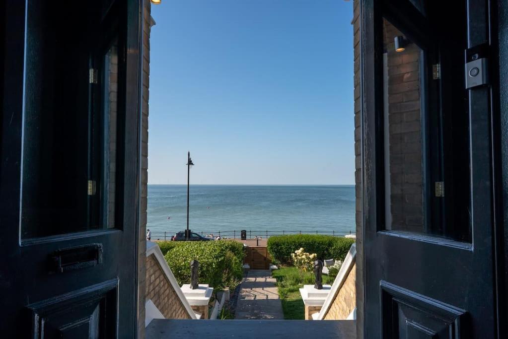 הרן ביי Stylish Beachfront Apartment, Sweeping Ocean Views And Luxury Touches מראה חיצוני תמונה