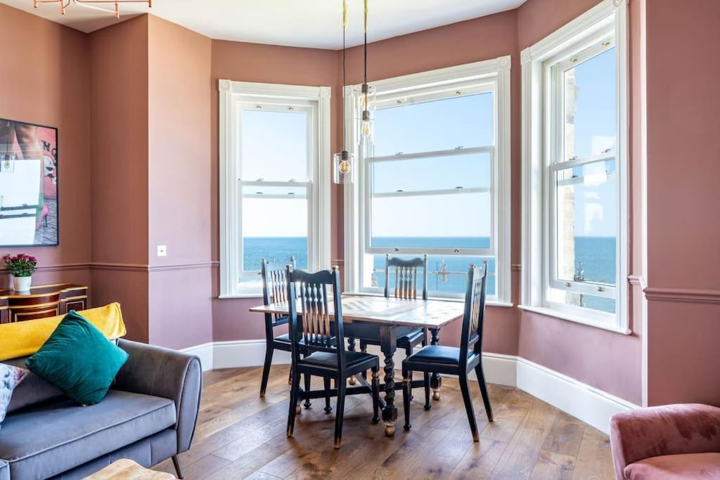 הרן ביי Stylish Beachfront Apartment, Sweeping Ocean Views And Luxury Touches מראה חיצוני תמונה