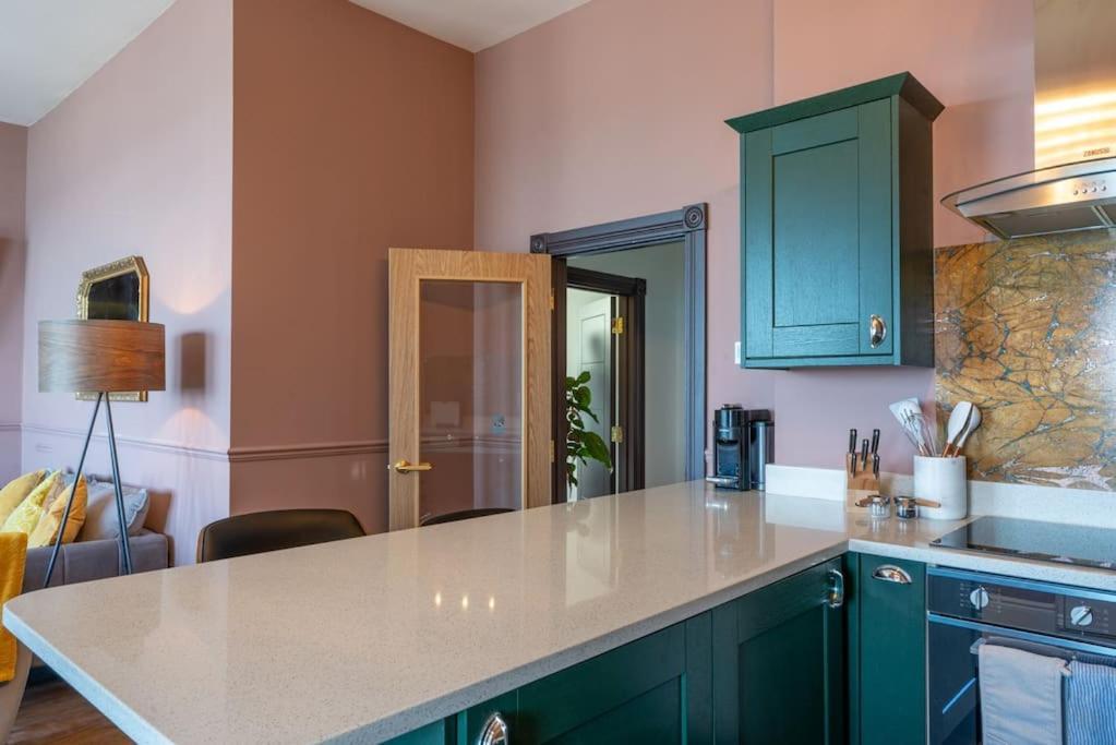 הרן ביי Stylish Beachfront Apartment, Sweeping Ocean Views And Luxury Touches מראה חיצוני תמונה