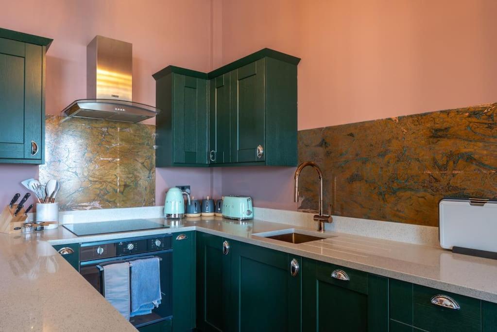 הרן ביי Stylish Beachfront Apartment, Sweeping Ocean Views And Luxury Touches מראה חיצוני תמונה