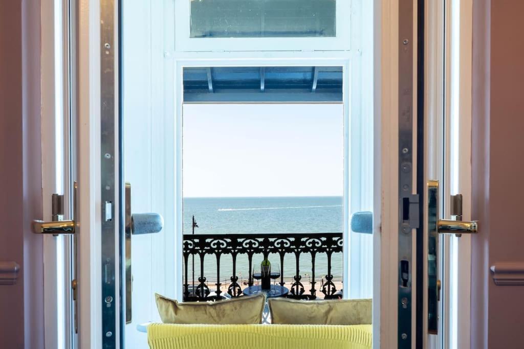 הרן ביי Stylish Beachfront Apartment, Sweeping Ocean Views And Luxury Touches מראה חיצוני תמונה