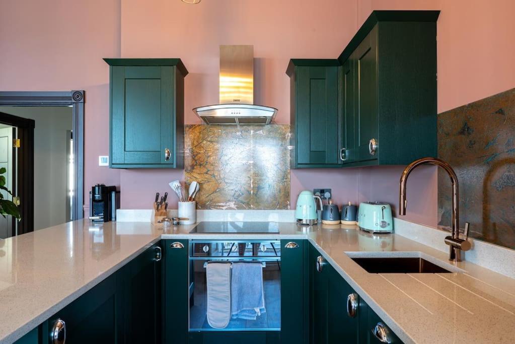 הרן ביי Stylish Beachfront Apartment, Sweeping Ocean Views And Luxury Touches מראה חיצוני תמונה