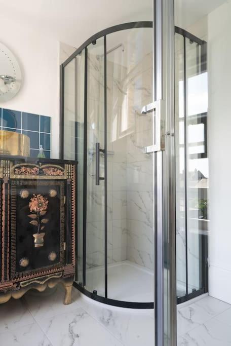 הרן ביי Stylish Beachfront Apartment, Sweeping Ocean Views And Luxury Touches מראה חיצוני תמונה
